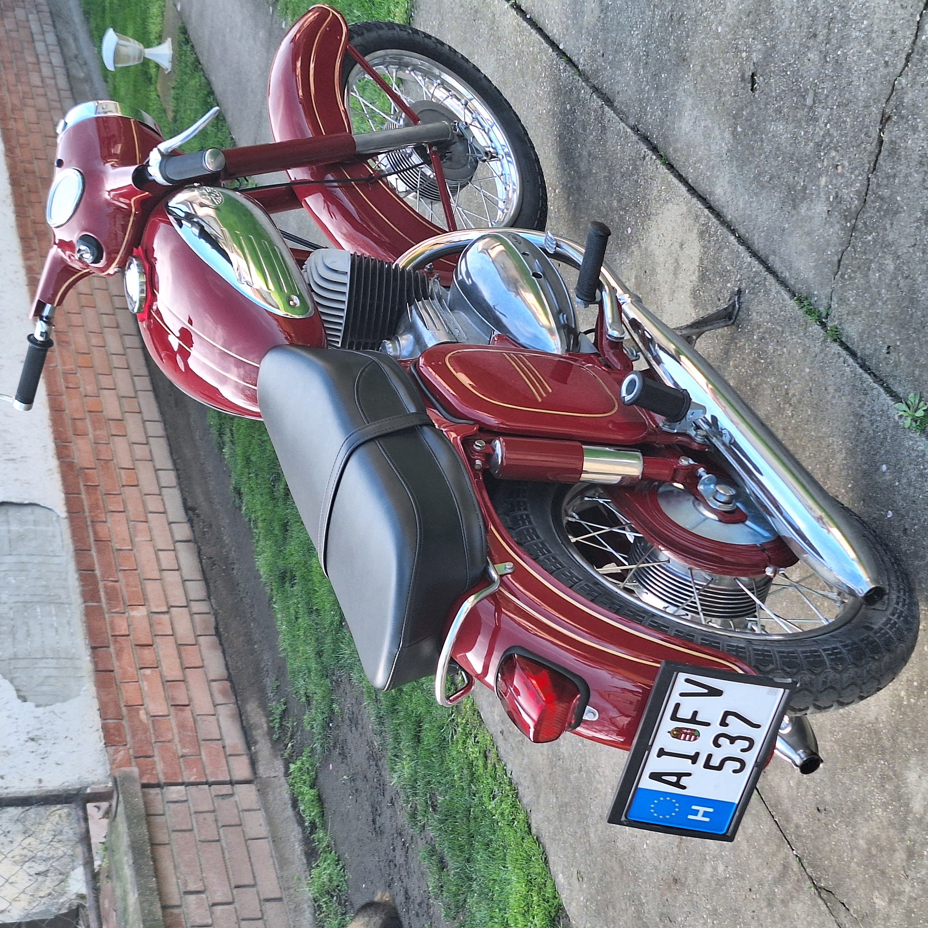 JAWA 250