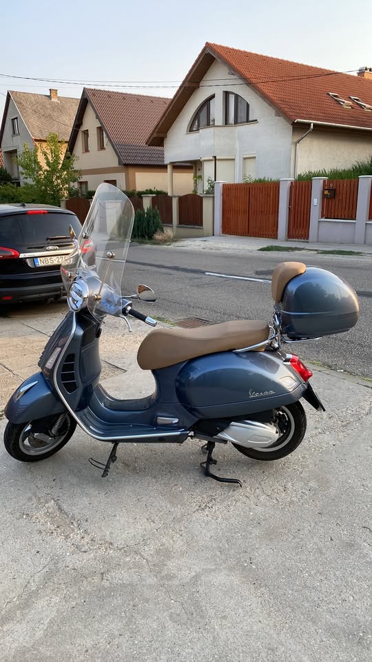 Eladó gyönyörű Vespa GTS 300 hpe ABS